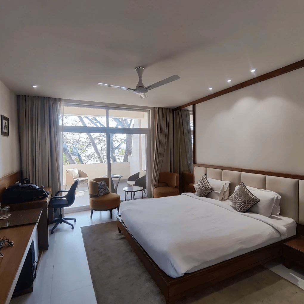 Executive Lakefront Villa Real Bedroom